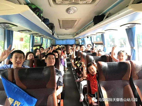 車上合照.jpg 車上合照.jpg