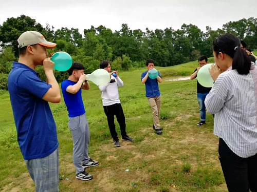 吹氣球.jpg 吹氣球.jpg